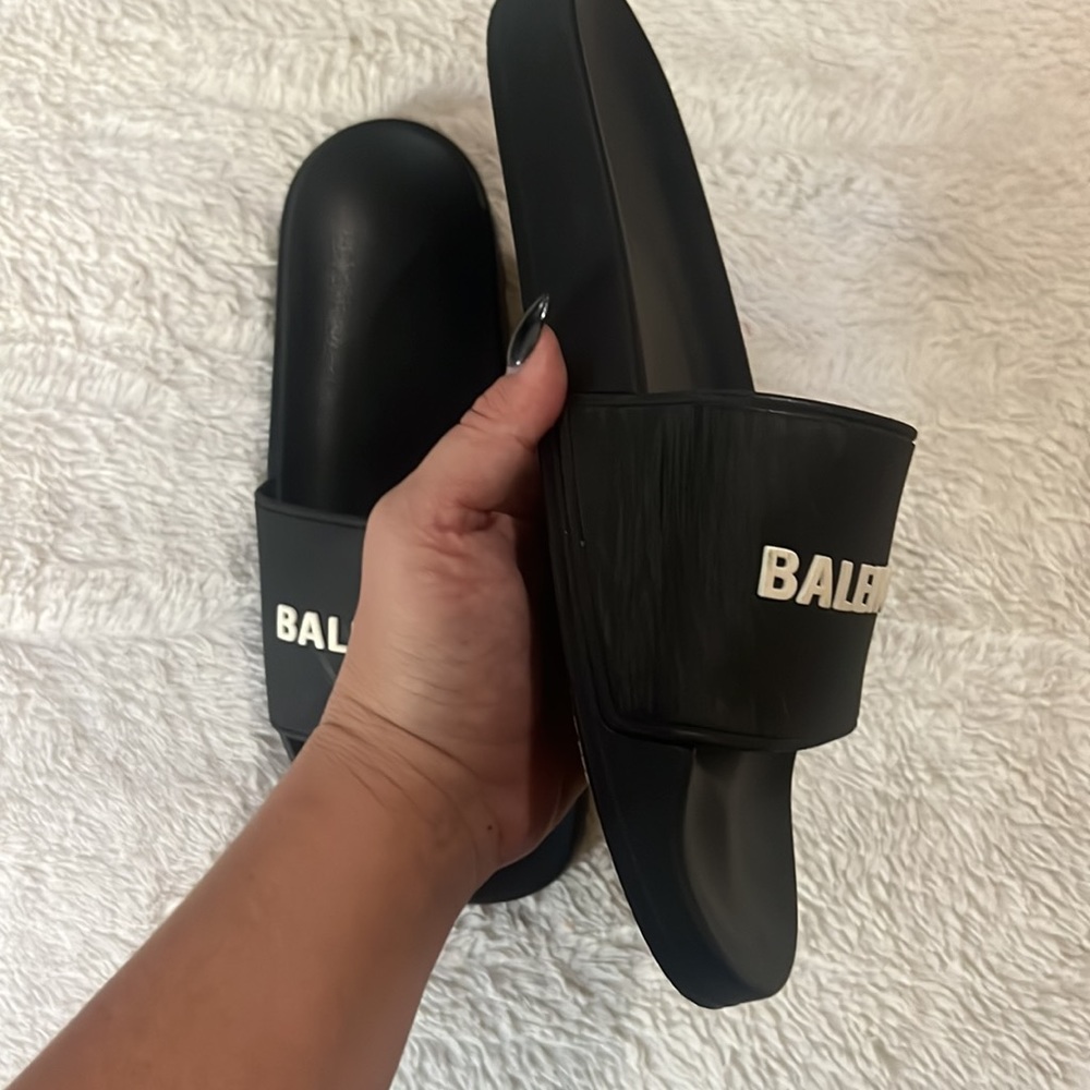Balenciaga Slides - Picture 7 of 8